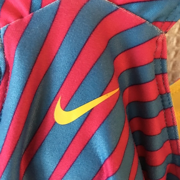 Very nice women’s Nike tank top Sz XL - bright! - Picture 3 of 8